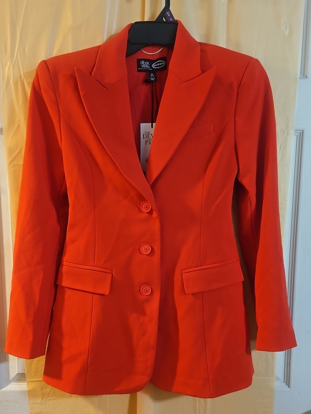 Devil Wears Prada Scoop Single Breasted Fitted Blazer: RED: NWT: XS (0-2)